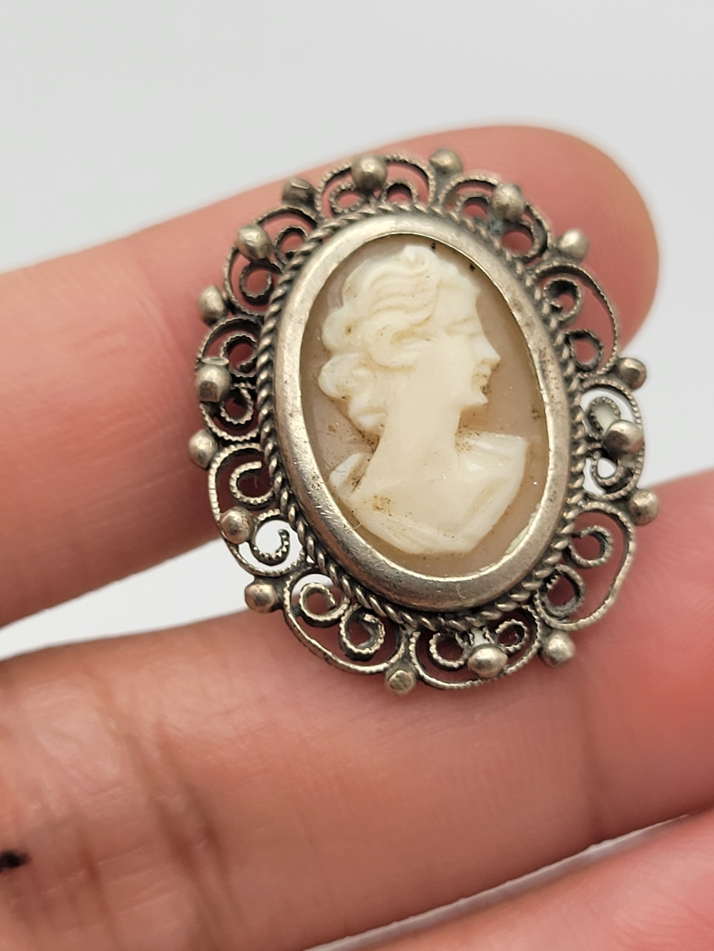 Vintage Italian 800 Silver Filigree Carved Shell Cameo Clip-On Earring – Single